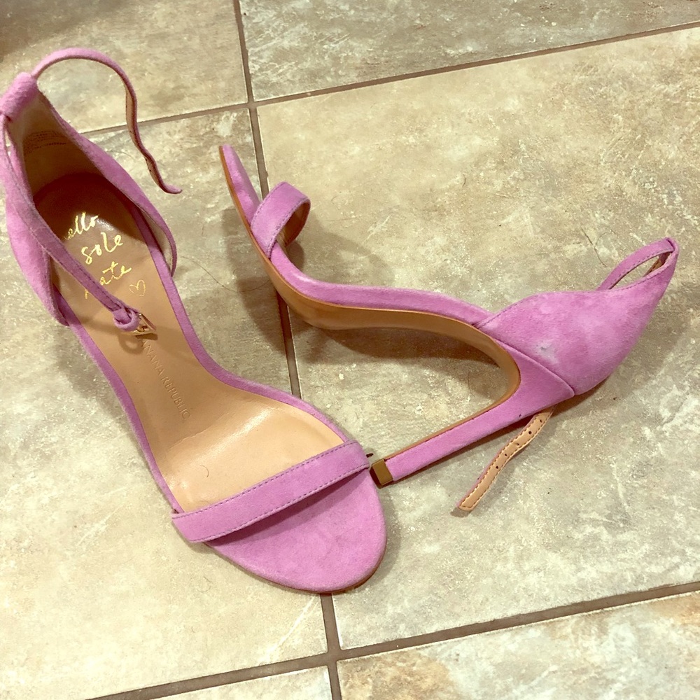 Beautiful suede lilac purple sandals, size 6
